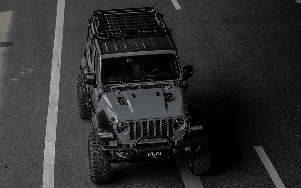 Upgrade your rig with the Dual Layer Roof Rack for Jeep Wrangler. Lightweight aluminum, aerodynamic design, and heavy-duty storage for JL/JL4XE/JL Rubicon