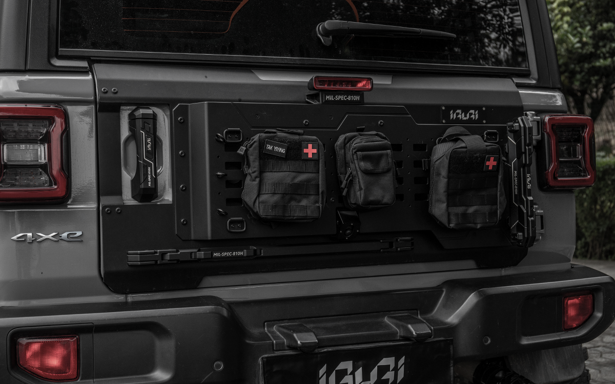 Upgrade your Jeep with the IRURI Rear Tailgate Expansion Panel. CNC aluminum gear rack for quick access and extra storage on overland trips.
