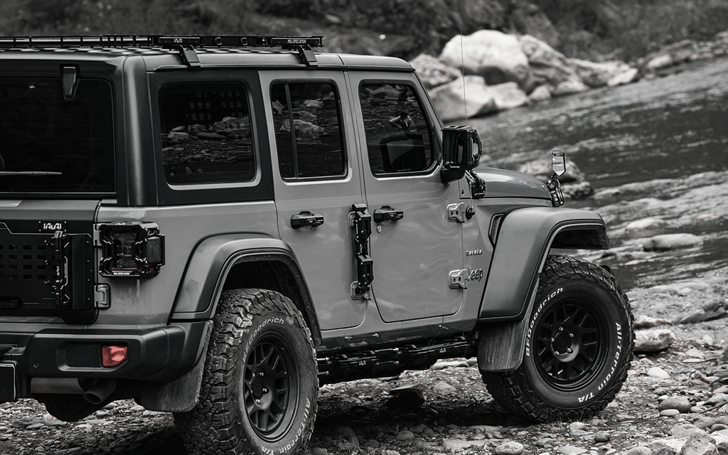 Access your Jeep's roof easily with the IRURI Side Ladder. Heavy-duty alloy, anti-slip steps, and no-drill bolt-on install for JL & JL4xe&JT&RUBICON.