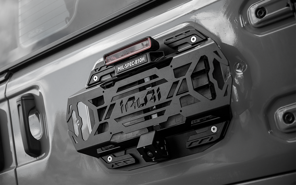 Upgrade your Jeep with the iRURI Tactical Rear License Plate Bracket. CNC aluminum, integrated brake light, and camera-ready for Wrangler JL & 4XE.