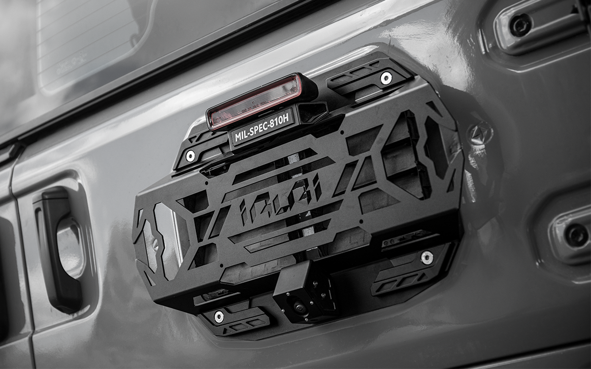 Upgrade your Jeep with the iRURI Tactical Rear License Plate Bracket. CNC aluminum, integrated brake light, and camera-ready for Wrangler JL & 4XE.