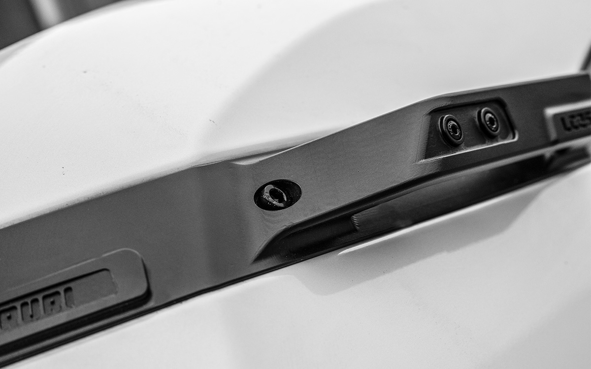 Equip your LC250 with IRURI D-Pillar Grab Handles. CNC Al-Mg alloy, rigid bolt-on mount, silent & strong for safe roof access.