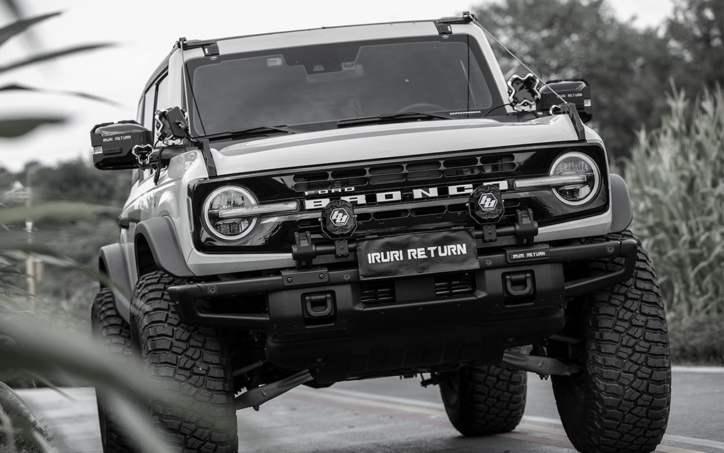 Upgrade your front end. 2021-2026 Ford Bronco lightweight aluminum bull bar. Tactical design, sensor-compatible, and trail-ready protection. Easy bolt-on.