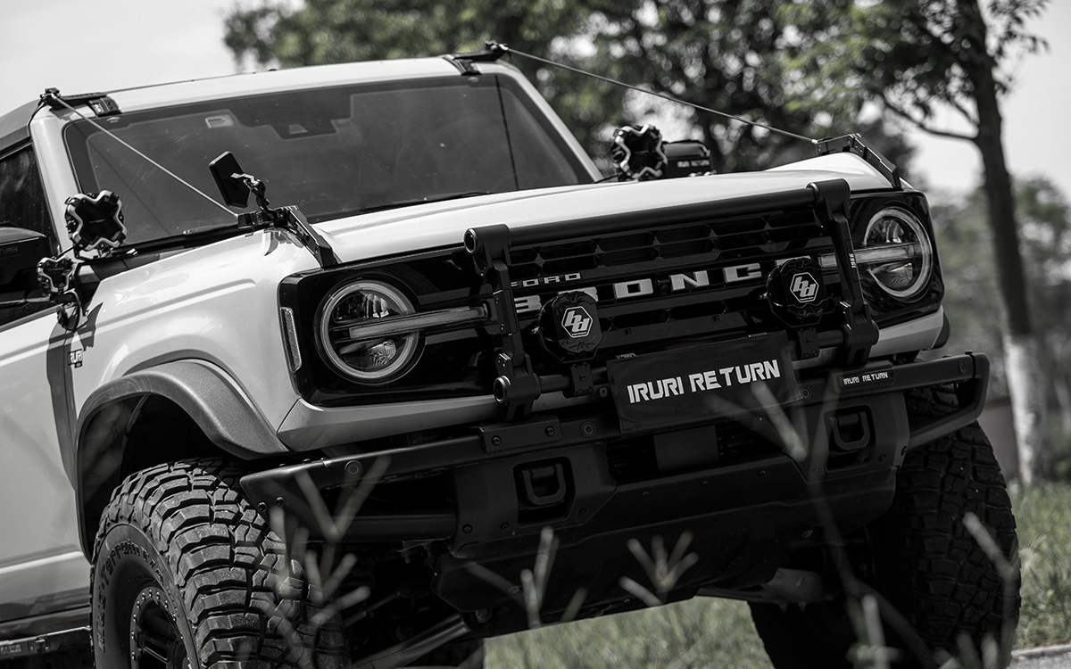Upgrade your front end. 2021-2026 Ford Bronco lightweight aluminum bull bar. Tactical design, sensor-compatible, and trail-ready protection. Easy bolt-on.