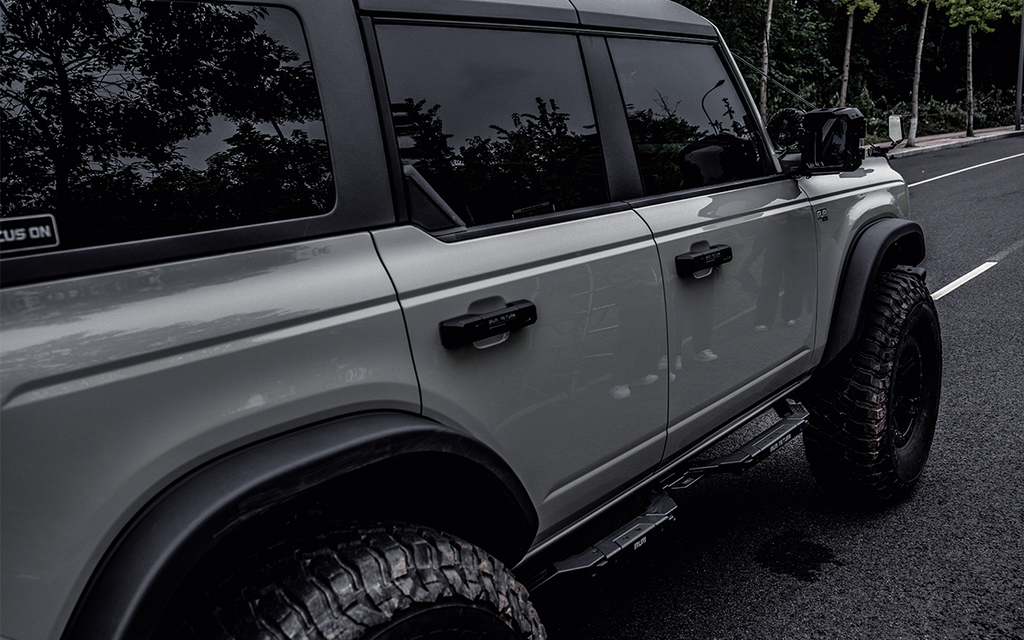 Easy entry for 2021-2026 Ford Bronco. Wide, non-slip full-length side steps for comfortable access. Durable, bolt-on running boards for daily driving.