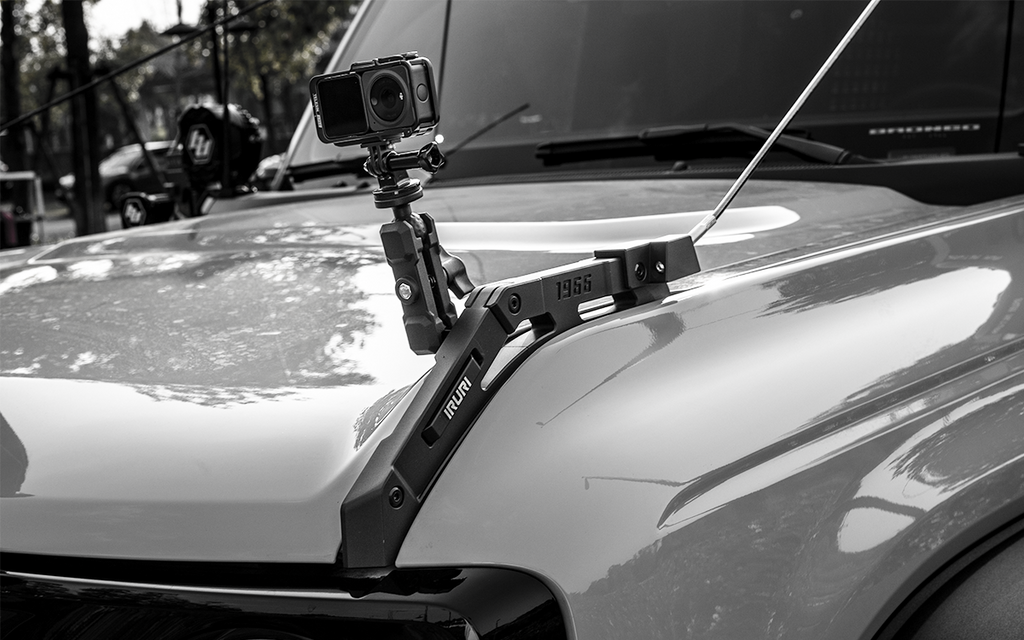 Ultimate trail protection. 2021-2026 Ford Bronco limb risers. Heavy-duty branch deflector cables protect your windshield and paint during deep forest off-roading.