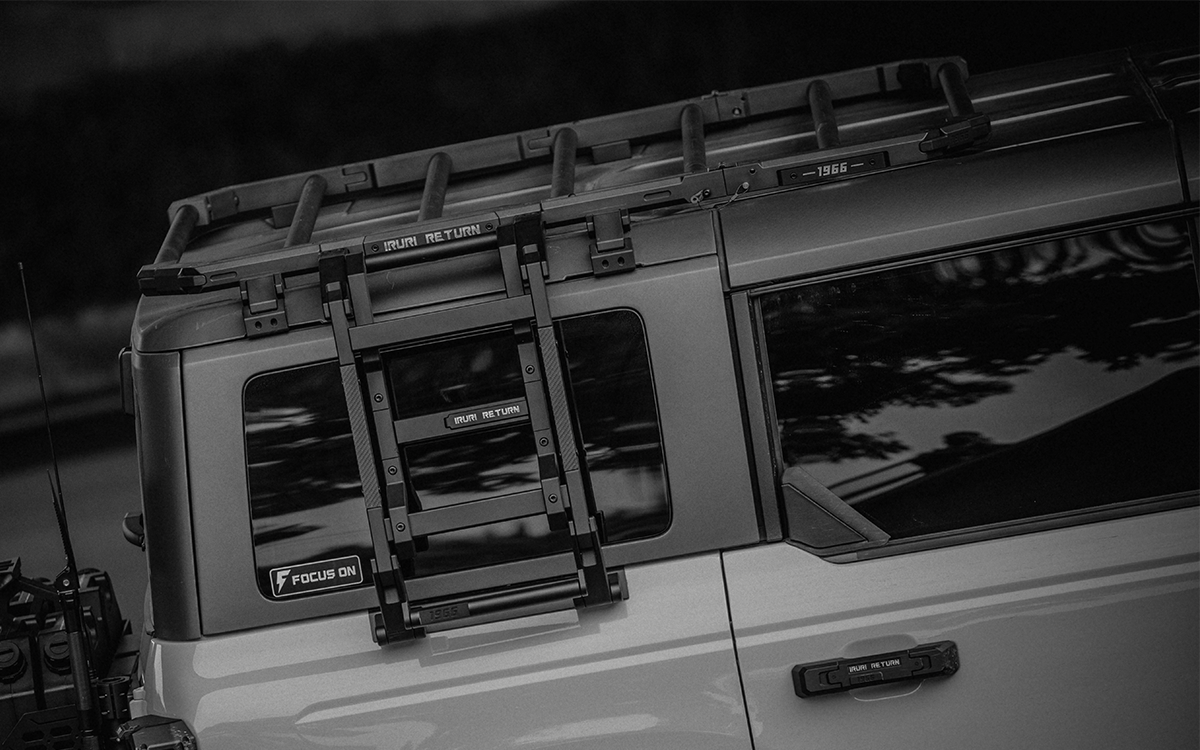 Ultimate overlanding utility. 2021-2026 Ford Bronco tactical folding roof rack platform. Heavy-duty design with noise-reducing folding mechanism. No-drill fit.