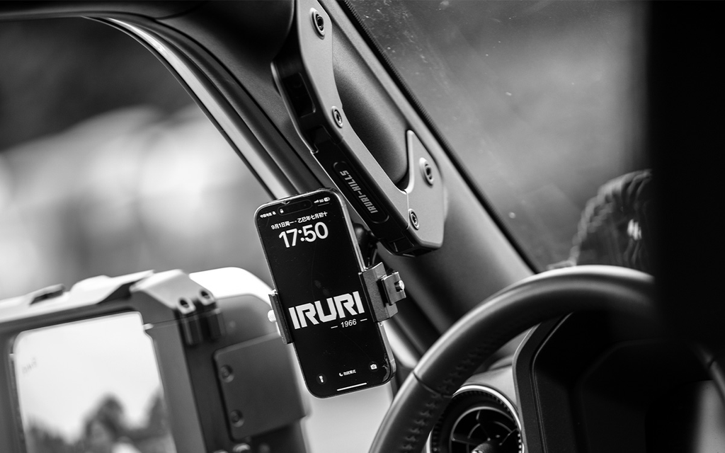 Upgrade your GX550 with IRURI-HILLS A-Pillar Grab Handles. Sturdy aluminum grip, built-in phone mount, and MOLLE slots for secure overland access.