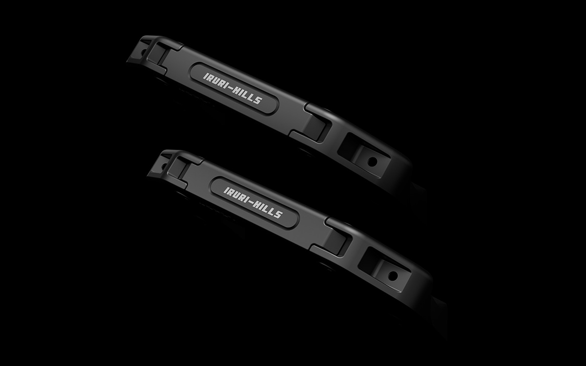 Upgrade your GX550 with IRURI-HILLS A-Pillar Grab Handles. Sturdy aluminum grip, built-in phone mount, and MOLLE slots for secure overland access.