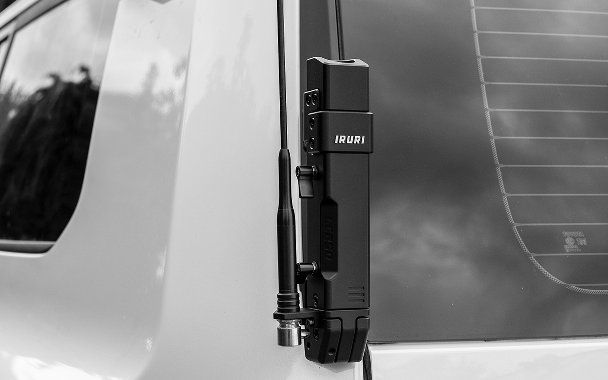 Fly your flag with pride. The IRURI-HILLS foldable mount for the GX550 features a quick-release mechanism and adjustable angle.