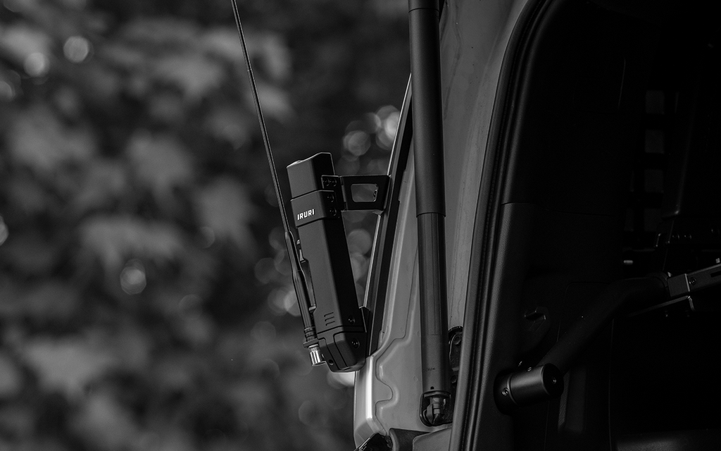 Fly your flag with pride. The IRURI-HILLS foldable mount for the GX550 features a quick-release mechanism and adjustable angle.