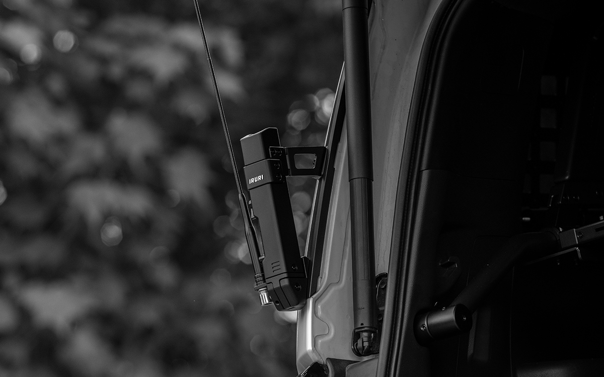 Fly your flag with pride. The IRURI-HILLS foldable mount for the GX550 features a quick-release mechanism and adjustable angle.